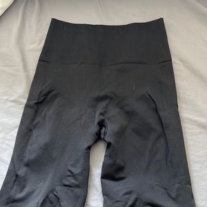 Lululemon black/dark gray seamless leggings size 4